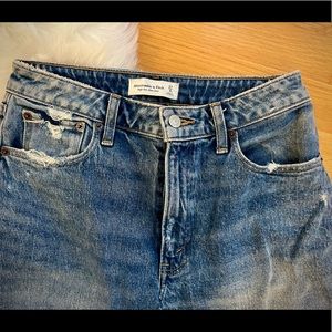 Abercrombie & Fitch Mom Jean